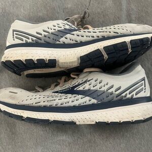 Brooks Ghost 13 Athletic Shoes in White and Navy